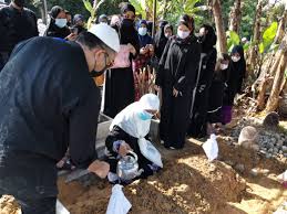 Tan sri abdul aziz shamsuddin (born 10 june 1938) is the former malaysia minister of rural and regional development. Jenazah Abdul Aziz Selamat Dikebumikan Kosmo Digital