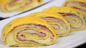 Omelette Roulee Au Jambon Et Du Fromage Est Un Deuxieme Plat Tres Simple A Preparer Mais Qui Vous Permettra D Eton En 2020 Omelette Roulee Roule Jambon Repas Mexicains