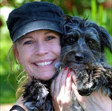 Cindy Maras's Instagram, Twitter & Facebook