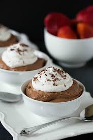 Ini adalah mousse cokelat tanpa telur yang dibuat dengan gelatin, krim, dan coklat. Resepi Coklat Mousse Yang Mudah Dibuat Wanista Com