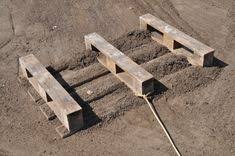 Mit Der Europalette Den Boden Begradigen Rasen Pflege Palettengarten Paletten Garten Und Rasen Anlegen
