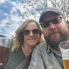 Crab picking technique for stress-free enjoyment