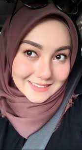 Berikut ini 7 wanita cantik berhijab yang punya usaha sukses di usia muda yang dirangkum oleh wolipop: 44 Ide Wanita Berhijab Wanita Jilbab Cantik Wanita Cantik