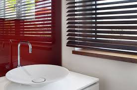 Sammlung von eric dussa • zuletzt aktualisiert: Vertikal Oder Horizontal Jalousien Bieten Perfekten Lichtschutz