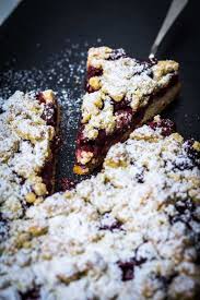 Oma Annis Sauerkirschkuchen Mit Streuseln Frau Goldbergs Welt Kirschkuchen Mit Streusel Kuchen Kuchen Und Torten