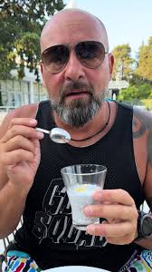 Kaže Riba, ako se želite ženiti ili udavati, a niste sigurni poznajete li  dovoljno osobu b, najbolji način da to saznate je povesti je na tjedan dana  na jedrilicu… Ili još bolje, odvesti je na doručak ...