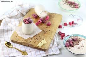 The Mousse Au Chocolat Blanc Legere Et Rapide 2 Ingredients Seulement Brian Iz In The Kitchen Mousse Chocolat Blanc Mousse Au Chocolat Chocolat Blanc