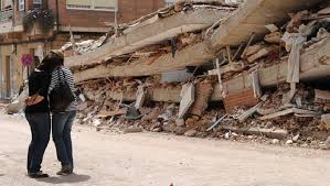 Ocho personas han muerto esta tarde en lorca (murcia) y decenas han resultado heridas como consecuencia de un terremoto de magnitud 5,1, que ha sido precedido de un movimiento sísmico de 4,5, según ha. Las Heridas Del Terremoto De Lorca Aun No Se Han Cerrado Diario16