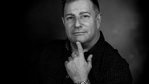 Lokale Ian Elliot laver ny klarsynsaften på Vendelbohus