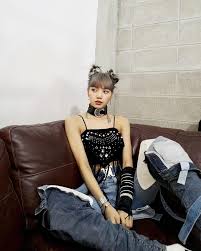Lisas fashion is imprinted through her daring styles and outfits. Only Blackpink Lisa To Pull Off Bizarre Outfits Perfectly Starbiz Net