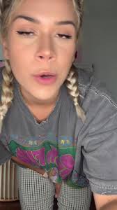 ended up talking about my camel toe. Hot. I stan woah Vicky  #ThatCloseMessenger