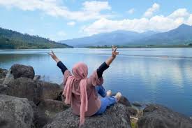 Namun karena semakin tingginya minat wisatawan untuk berkunjung, waduk ini akhirnya difungsikan juga sebagai tempat. Waduk Selorejo Harga Tiket Masuk Spot Foto Terbaru 2021