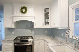 Blue subway tile seems to be a popular choice for the kitchen, but we wouldn't mind having any color of the rainbow in our space. Blue Glass Subway Tile Backsplash Whaciendobuenasmigas