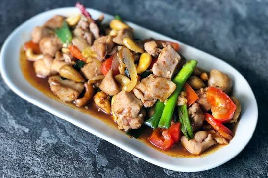Chicken with Cashew Nuts
