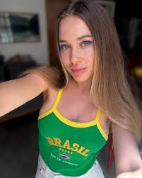 Angie Croft's Instagram, Twitter & Facebook