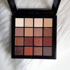 Bir Paletim Olsun Tam Olsun Diyenler Nyx Warm Neutrals Simdiye Kadar Dibini Gordugum Tek Far Paleti Cok Seviyorum Cok Nyx Makyaj Uzmani Makyaj Koleksiyonu
