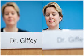 Franziska giffey ist die spitzenkandidatin der berliner spd für die abgeordnetenhauswahl 2021 und abonnieren sie den newsletter von franziska giffey. Deutschlands Neue Plagiatsaffare Franziska Giffey Verzichtet Lieber Auf Doktortitel Als Auf Ministeramt Ostbelgien Direkt