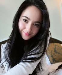 Pengalamanku yang berhubungan dengan lelaki, tidak terlalu banyak dan sebelum bertemu dengan mas ferry, aku tidak terlalu banyak bergaul dengan lelaki lain, karena biarpun aku termasuk wanita. Amoi Jiran Ohcerita