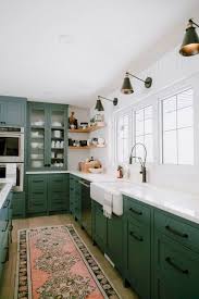 20 Elegant Farmhouse Kitchen Cabinet Makeover Design Ideas That Very Cozy In 2020 Green Kitchen Designs Modern Farmhouse Kitchens Green Kitchen Cabinets