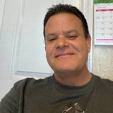 Kari Dickerson's Instagram, Twitter & Facebook