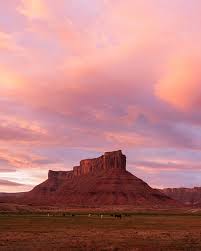 Well this is a bit of a hard shift from the Alaska feed but we're back in  the stunning Utah desert! I have to say the sunshine has been a nice change