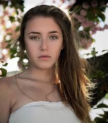 Hello 1st day of Summer ☀️ • shot by the awesome @justin_ward_photography  #summertime #summersolstice2019 #teenmodel #model #naturallightportrait  #photooftheday #photography #naturallightphotography #flowers #summer #tgif  #wlyg #pharosmodels #nymmg ...