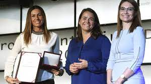 Novák katalin családokért felelős tárca nélküli miniszter hivatalos kormányzati oldala, a fidesz. Novak Egyre Nepszerubb Az Onkentesseg