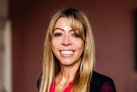 Maggie Bray's Instagram, Twitter & Facebook