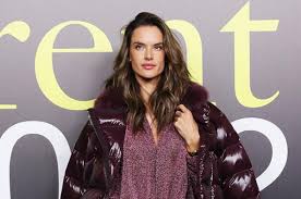 Есть категория фильмов которые состоят из несколько частей, не всегда приятно смотреть один фильм потом долго искать и другие, на нашем сайте все серий фильмов расположены на одной странице и легко можете смотреть. Fashion Week In Milan Alessandra Ambrosio Millie Bobby Brown Eva Herzigova At The Fashion Show Moncler Fall Winter 2019 2020 Celebrity News