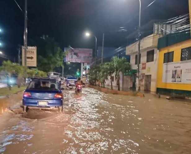Tumbes en crisis por lluvias y desbordes - La Razón