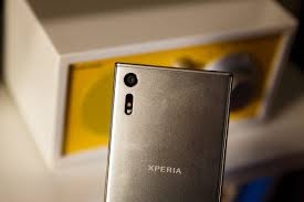 Sony Xperia XZ is a sliver of silver ...