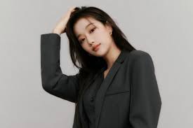 On march 1, someone shared a post on an online forum and claimed that they were bullied by naeun. W86r16khyemavm