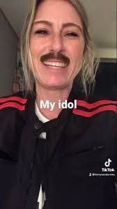 Kerry Crouse's Instagram, Twitter & Facebook