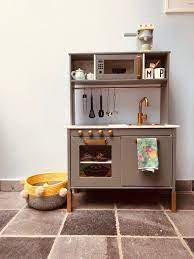 ikea keukentje van hannelore met stickers oven en magnetron keukentje diy speelkeuken ikea keuken