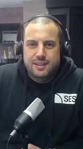 🚗✨ Manuel Cossio dedicó toda su vida al rubro automotriz. A los 56 años  perdió su empleo… pero no perdió las ganas. En vez de rendirse, decidió  reinventarse y apostó por Mercado Libre. Hoy es Mercado ...