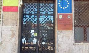 În ciuda numeroasleor plângeri ale angajaților instituției la minister și controale de la centru, dar și retragerii sprijinului politic în 2018 din. Amor Cu NÄƒbÄƒdÄƒi Intr O DeconcentratÄƒ TimiseanÄƒ