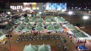 Perfect spot to spend the night for some chill environment. Hari Setup Pesta Lelong Msia Dataran Centrio Seremban 2 Youtube
