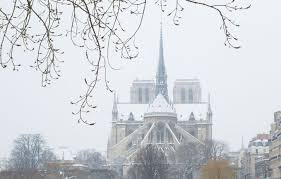 Des tornades de neige attaque la capitale, des groupes armés tentent actuellement de prendre la mairie de paris. Les Photos Magiques De Paris Sous La Neige Easyvoyage
