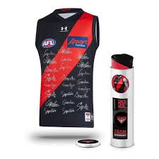 Se cree que el essendon football club se formó en 1872 en una reunión en el hogar de una conocida familia cervecera, los mccrackens, cuya propiedad en ascot vale albergaba a un equipo de jugadores juveniles locales. Essendon Football Club 2021 Squad Signed Guernsey Official Memorabilia