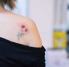 Découvrez 52 modèles du tatouage coquelicot et sa couleur couleur rouge vif. Tatouage Fleur 15 Idees De Tattoo Originales Et Leur Signification
