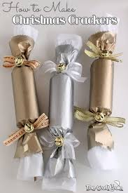 Who says you have to spend so much money in giving thoughtful and valuable gifts to your friends and loved ones? How To Make Party Crackers For Christmas And New Years Diy Christmas Crackers Christmas Crackers Party Crackers