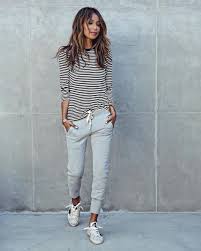 Wandfarben in dunkelblau von kolorat i farben online bestellen. Longsleeves Sind Infach So Gemutlich Und Passen Toll Zu Dieser Hellblauen Sportlichen Hose Dazu Ein Paar Sneaker Und Schon Has Outfit Kleidung Outfit Ideen