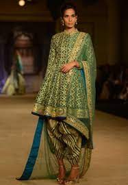 Kayseria beautiful fancy eid dresses collection 2021 is all about the creative fashion dres's models and clothing trends that all over you need throughout your festivals. Eid Clothing Ideas For Women 2021 G3 Fashion