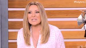 Η ναταλία γερμανού, εξομολογείται για πρώτη φορά τα άγνωστα παιδικά της χρόνια, το χωρισμό των γονιών της στα 2 της χρόνια, την σχέση με τη μητέρα της, εριέττα μαυρουδή. Natalia Germanoy To Texniko Problhma Poy Thn Aifnidiase Ston Aera Ths Ekpomphs Zappit