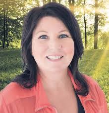 Echo Steele's Instagram, Twitter & Facebook