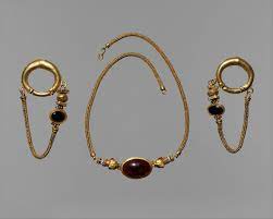 The forms and techniques used resemble sumerian jewelry. Hellenistic Jewelry Essay The Metropolitan Museum Of Art Heilbrunn Timeline Of Art History