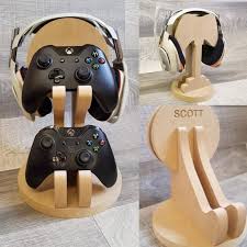 Titulaires De Controleurs De Jeu Personilises Porte Casques Etsy Headset Holder Wooden Stand Game Room Design