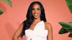 Boz est ma femme au foyer préférée, mais elle est presque TROP bien.  Pourrait-elle être une plante de Bravo ?? : r/RHOBH