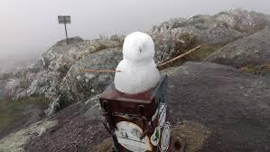 Jul 29, 2021 · com auxílio de toucas, cachecóis, gravetos, camisas de times, lenços e até frutas, a diversão garantiu belos cliques (ou não). Bonecos De Neve Do Brasil Viralizam Veja Memes Natureza G1