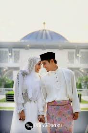 I Want My Men S Baju Melayu Like Dis The Details Dkt Area Button Tuu Foto Perkawinan Gaun Perkawinan Pengantin